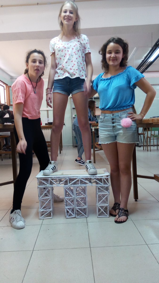tecnocide's tweet image. Pont de paper acabat! Bona feina dels alumnes de #2nESO de @CooperativaCIDE 
#estructures #structures #tecnologia