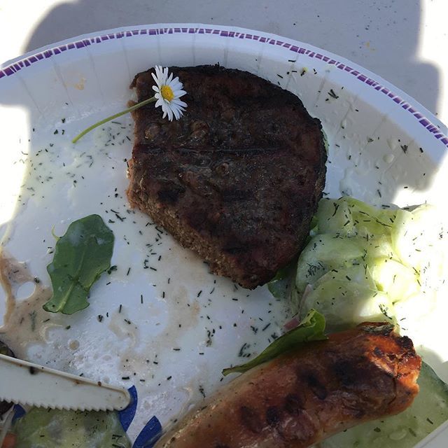 cerdaj's tweet image. It’s a happy hippie burger... @jimmytwofist #meatisgood bit.ly/2Ki5G4E