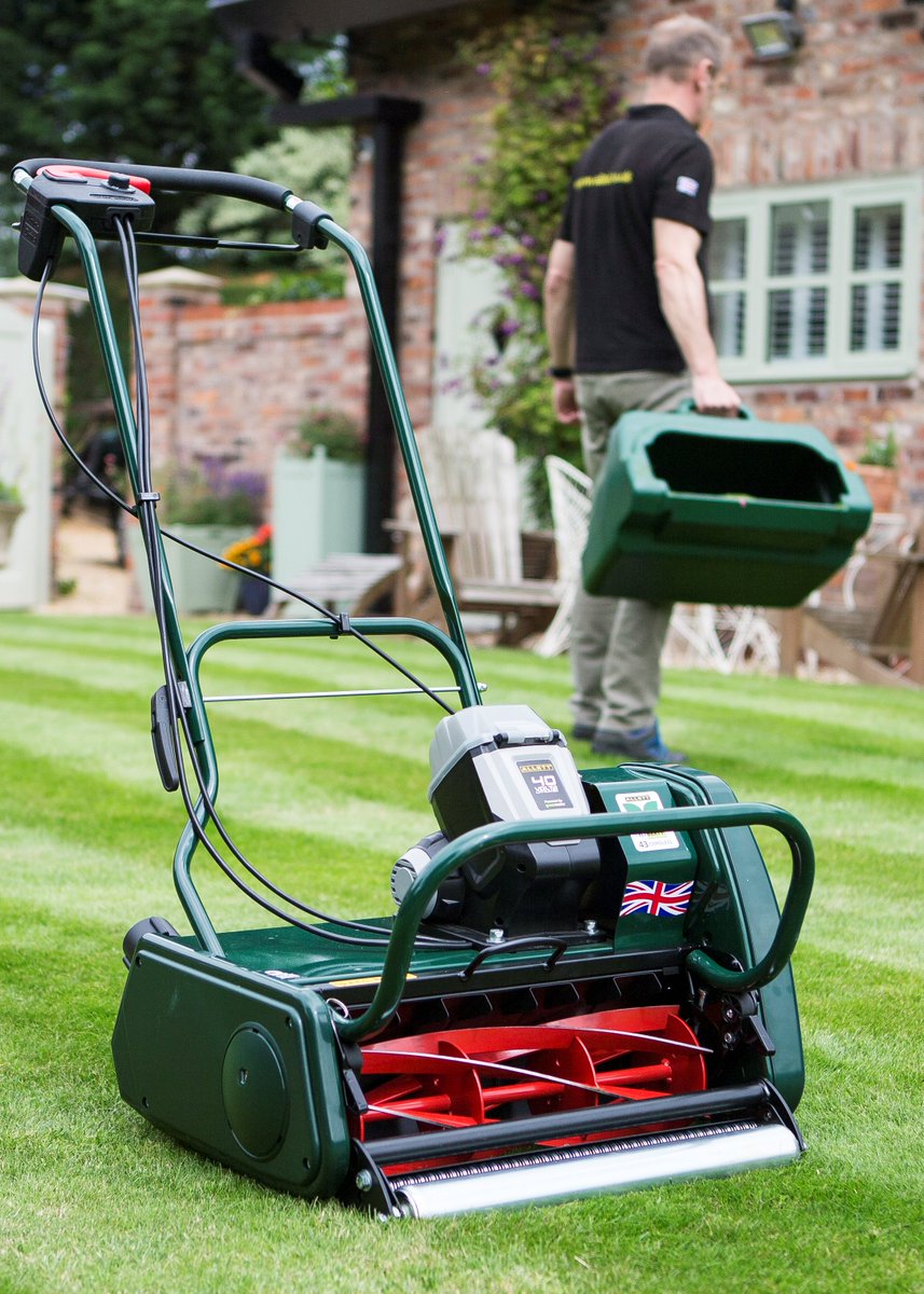 AllettMowers's tweet image. #lightweight #pushbuttonstart #quiet #batterypowered #environmentallyfriendly #cheaptorun #manoevrable #cordless #strongstripes #cartridgesystem Allett Liberty Range youtube.com/watch?v=7-9osA…