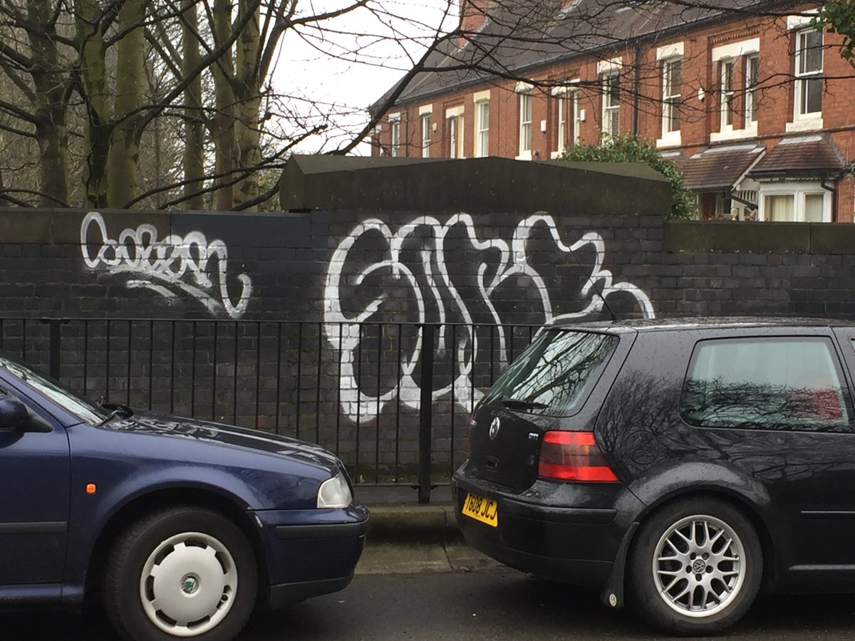 gardensinboots's tweet photo. Update to the graffiti tagging on Woodbridge Road bridge. Persistence pays off and @Ameyplc have now agreed to clean it off. Thank you @pillarchase for also reporting this. #gettingthingsdoneinmoseley #brumvotes18 https://t.co/3DM7LTxJP3