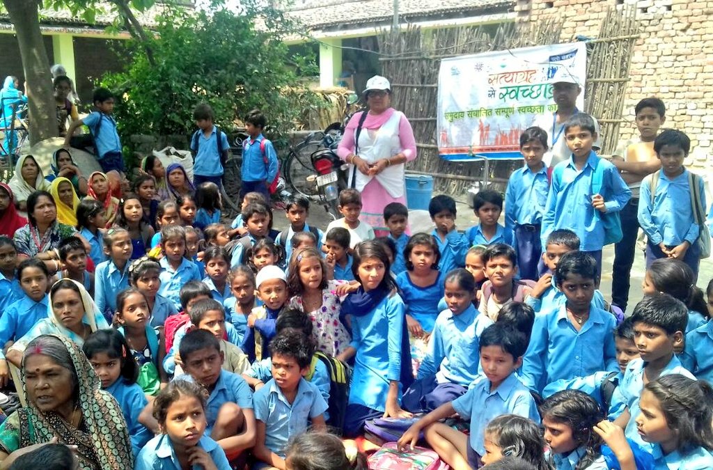 Day 4 | 6th April | #ChaloChamparan

मुजफ्फरपुर के सकरा ब्लॉक के मझौलिया ग्राम में सरकारी स्कूल के बच्चों को स्वच्छता का पाठ पढ़ाते हुए बागपत के स्वच्छाग्रही!

#ZSBP #SwachhBharat #ZSBPUP #चलो_चंपारण #satyagrahaseswachhagraha #swachhagrahis <a href="/LSBA_Bihar/">Lohiya Swachh Bihar Abhiyan</a> <a href="/shanmuzaffarpur/">Shan Muzaffurpur</a>