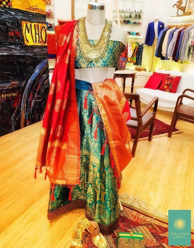 TreasuresOfInd's tweet photo. If you’re in the mood to try something new this wedding season,
you know where to come! #TreasuresOfIndia #Burlingtons  #WomensFashion #WomensWear #IndianWear #Fashion #FashionAddict #FashionDaily #IndianFashion #Lehenga #Traditional #FashionPosts https://t.co/kpMBE25U0A
