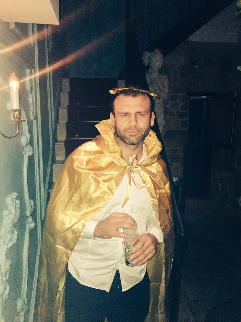 Good luck to the main man <a href="/Matty_Everard/">Matt Everard</a> playing his last ever pro game!! 9s around the country are thankful you won’t be harassing them anymore 😉 good luck in the next chapter and catch up soon! #theking