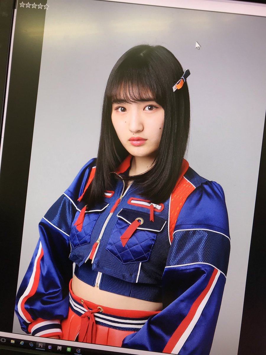 たかつか お気に入りピアス付けてそばかす付けて まつ毛ビューラーせず伏目がち