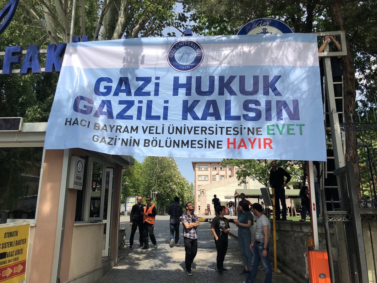 Sayın Dekanımız diğer tüm yöneticilere örnek olurcasına öğrencileriyle aynı şeyleri söylemiş ve Gazi'ye sahip çıkmış. Kendisine teşekkür ediyoruz.
#GaziyeDokunma #GaziyiLekeleme