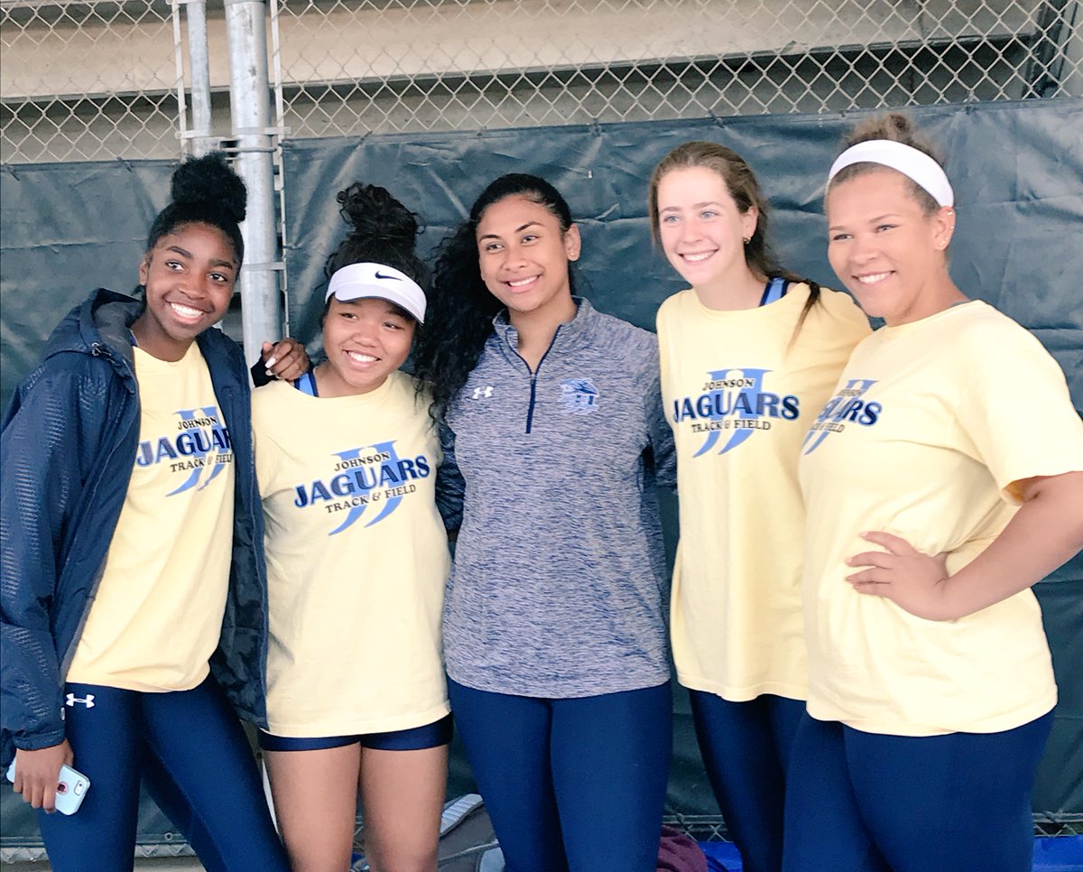 tmsmith08's tweet photo. Wishing these ladies luck today at they compete at Regionals!!! Prayers for Strength, Speed, and Precision! HAVE FUN MAKING MEMORIES!!!#strongandbeautiful #lovemythrower #seniormemories #PRs https://t.co/MAQG1BZ9TH