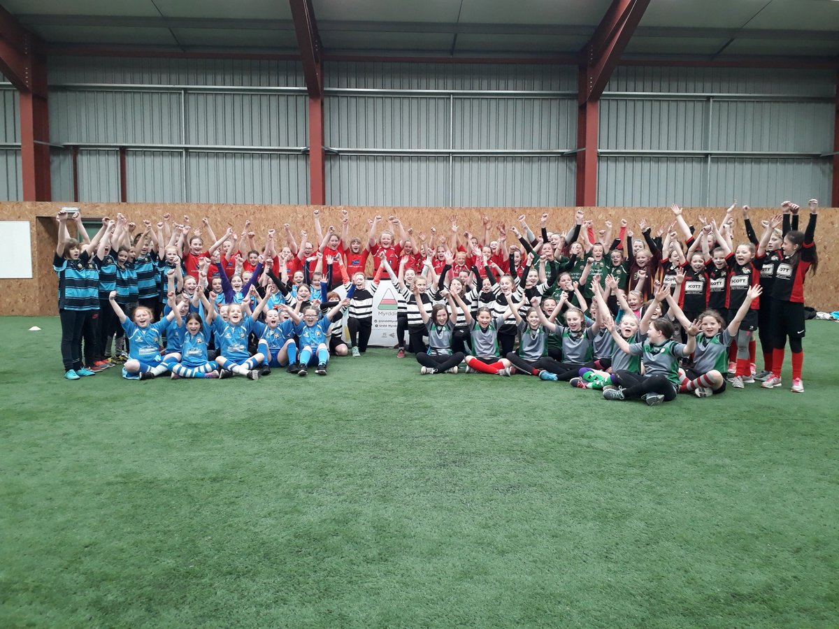 WRU/SCARLETS - UN CYMUNED (@wru_scarlets) on Twitter photo Diwrnod arbennig yn cystadleaeth tag i ferched blwyddyn 5/6 ardal Dwyrain Myrddin <a href="/UrddMyrddin/">Urdd Myrddin</a> @LaurenLLT <a href="/vvrugby/">Valley Vixens</a> <a href="/StradeySospans/">Stradey Sospans Rugby Hub</a> Diwrnod arbennig yn cystadleaeth tag i ferched blwyddyn 5/6 ardal Dwyrain Myrddin <a href="/UrddMyrddin/">Urdd Myrddin</a> @LaurenLLT <a href="/vvrugby/">Valley Vixens</a> <a href="/StradeySospans/">Stradey Sospans Rugby Hub</a>