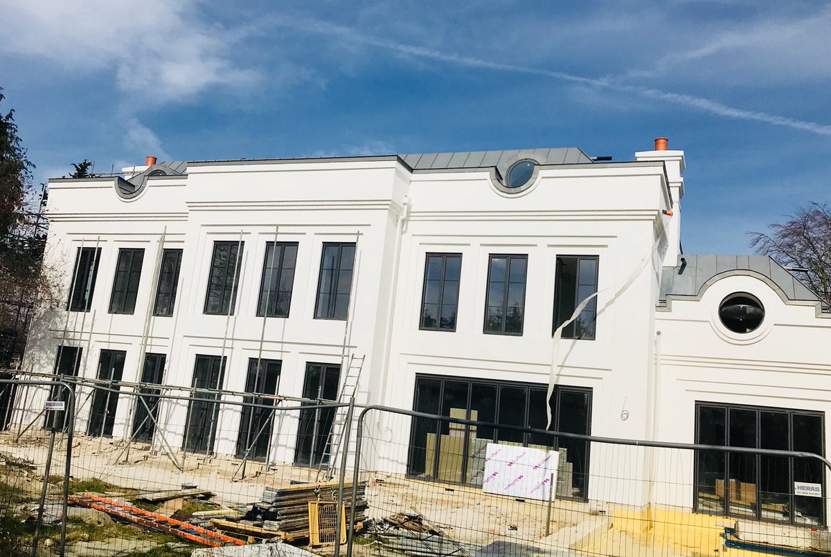 crsrendering's tweet image. As the name of the #RoyalBaby has now been announced we couldnt resist a sneak peak of this stunning house which is definitely ‘fit for a prince’! Nearly finished, using @SGWeberUK OCR system the 1st class workmanship from CRS makes for an impressive finish. #rendering #weberOCR