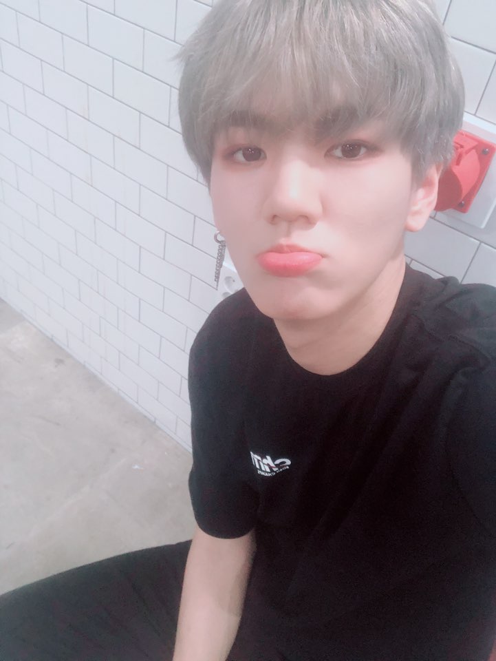 9. hwanhee ‣ birth name: lee hwanhee ¦¦ hanja written as & #39;李欢喜& #39;, read as & #39;& #39;li huan xi"• & #39;欢喜& #39; basically means & #39;happiness& #39; or & #39;joy& #39;, his parents named him that so that he could live happily
