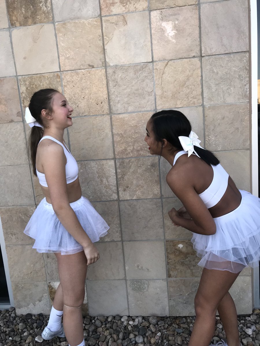 kaiyacoxx's tweet photo. i’m not ready for this season to end. 💛 @ccshalo #3practices https://t.co/MeF77BZpV8