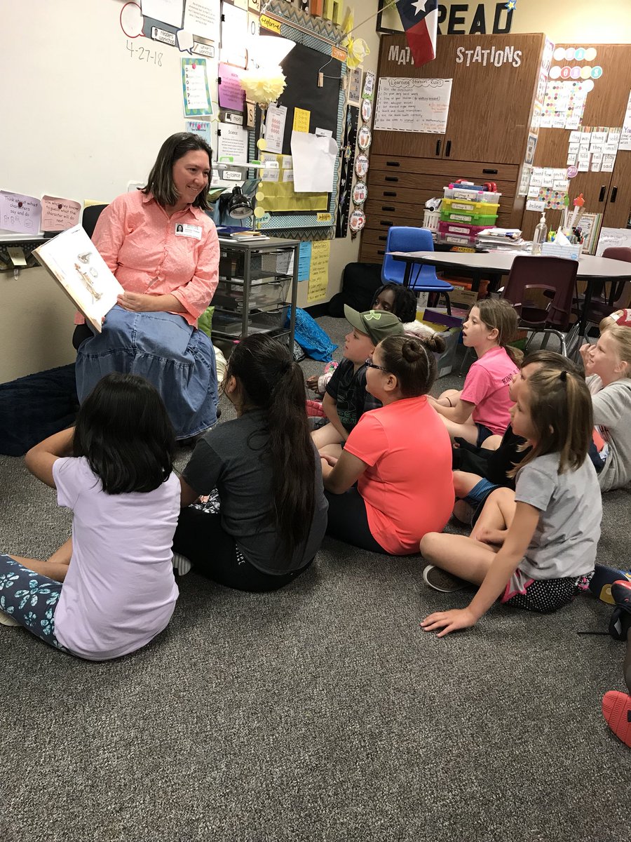 MrosalesMaria's tweet photo. Honored to have a special reader today for Northwest Reads❤️@HasletElem
#nwreads https://t.co/qJWNlPAk3d