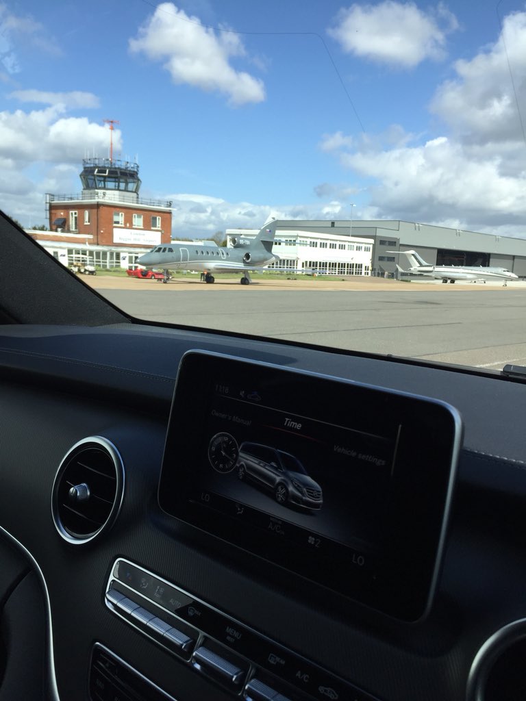 GplCars's tweet photo. #privatejet #privatechauffeur #VIPS #BusinessTravel #FridayThoughts https://t.co/PDLFQna9HK