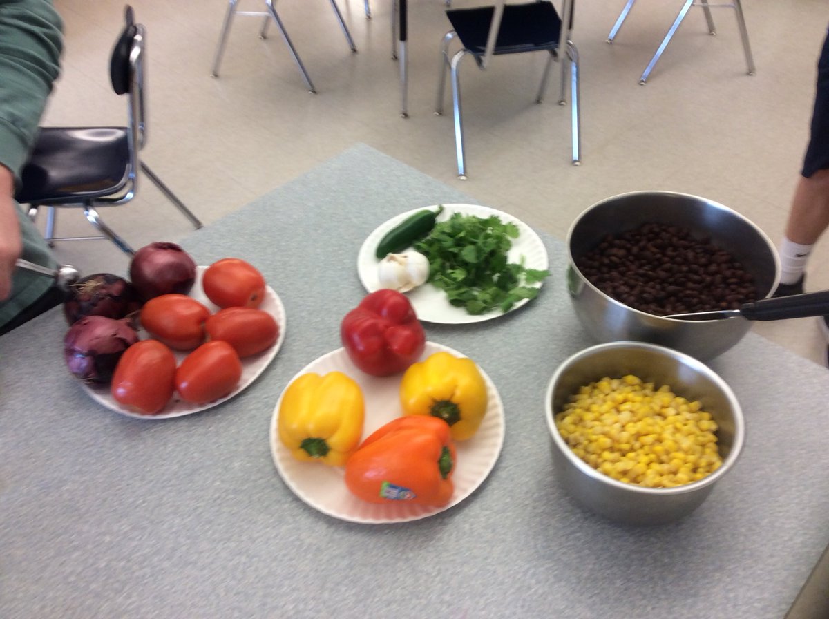 Pollardsfood's tweet photo. International Culture and Cuisine students are preparing fresh black bean corn salsa.  #caliente https://t.co/ZSS49laZrY