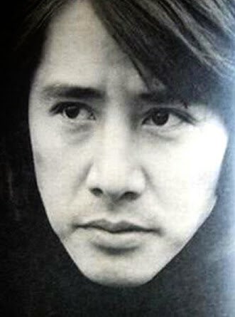 田村正和さんが引退なさったのだな。

映画スターを父に持つ田村三兄弟の一人としてデビュー。
三人の中では暗い雰囲気が災いしたのか人気が出るのが遅かった。でも、個人的には愁いを帯びた表情や妖艶さが好きだった。
最後までご自分の美学を貫かれたのだろう。