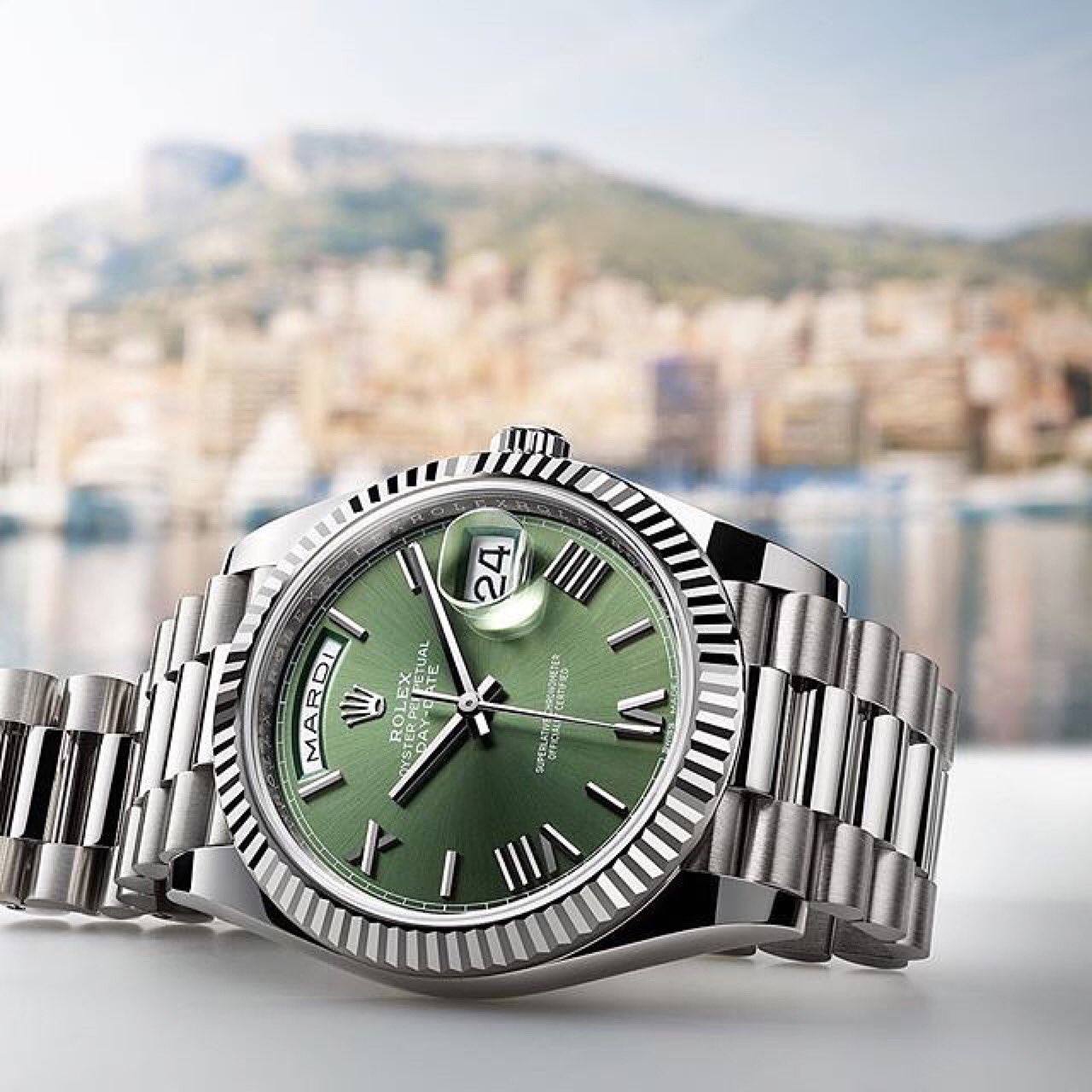 bleg rådgive Solskoldning Knar Jewellery on Twitter: "Mardi 24 avril. The Rolex Day-Date 40 in 18ct  white gold with an olive green dial features a weekday display that is  available in 26 languages. #Rolex #DayDate #