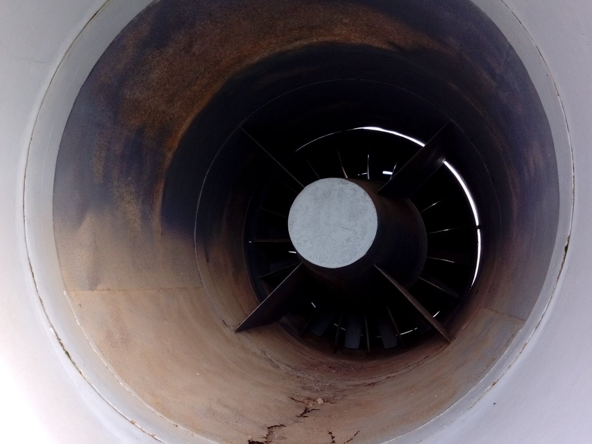 ParqueMineroAl's tweet photo. CHIMENEA ROBBINS
Excavada a mediados de los años 80. De sección circular, tiene una profundidad de 360 m y comunica con la planta 14º. Su función era la de proporcionar ventilación a las labores mineras de poniente, para lo cual disponía de un potente ventilador aspirante. https://t.co/QJql06qHgI