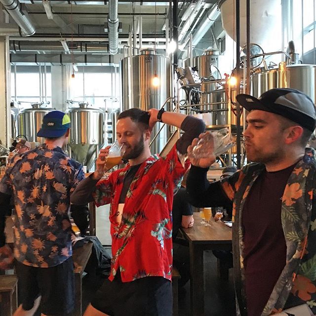 northendrunners's tweet photo. flash back Friday to a gem of a pic from #SmashedDash @2crowsbrewing 😻😍🔥
-
#racebeerrepeat #alwaysposing #malemodel #crewlove #fbf #TeamBADAss https://t.co/hDurROuACk https://t.co/y8ariig6o9