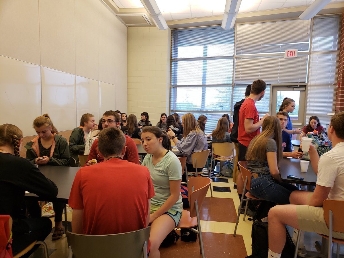 PBRobertson63's tweet photo. NEHS members hosted a Welcome Breakfast for new members this morning. Formal induction is end of May! #sharpgroup #proudofthem @PowhatanHS @English_Tchr101 @NEHSXpress https://t.co/1t1vJhvdN6