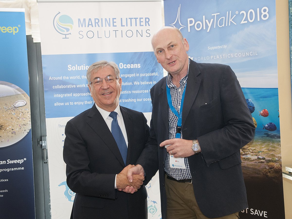 PlymUniNews's tweet photo. Prof Richard Thompson meets EU Commissioner @KarmenuVella to talk about @PlymUni's research into #plasticpollution #PolyTalk2018 @PlasticsEurope https://t.co/mi8pQgWb8b