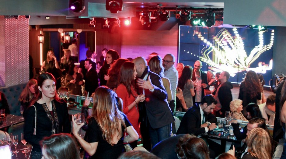 ¿Buscas dónde celebrar tu cena de graduación en #Barcelona 🎓? ¡En #IvyRestoLounge encontrarás lo que buscas! Menú de grupos + Fiesta + el mejor ambiente - bit.ly/2FphuyI #felizfinde #finde #graduaciones #graduation