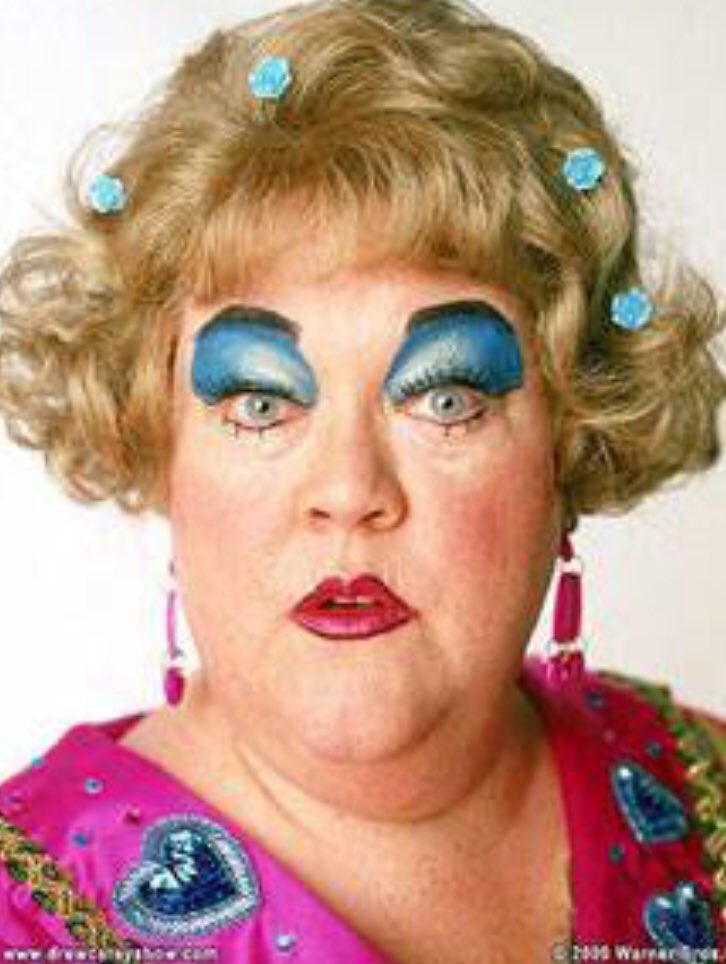 dancemomtruth's tweet image. There’s always that one studio that over does the competition make up😂 #Dancelife #Competitionlife #noblueeyeshadow #competitivedancer #CompetitionTime