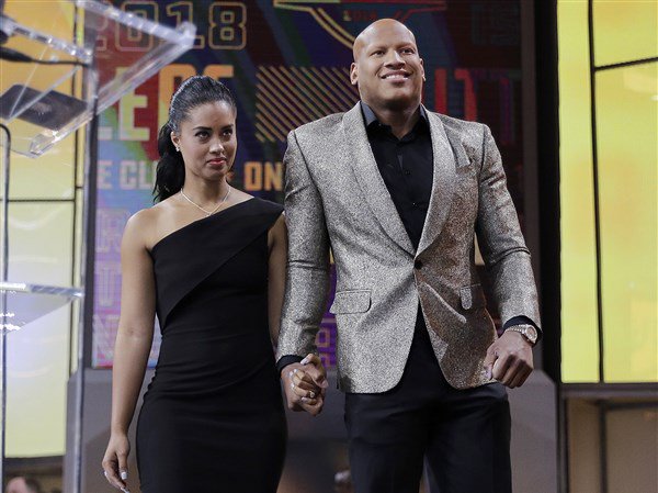 zesty_steelers's tweet photo. Ryan Shazier walks across stage to announce Steelers first-round draft pick https://t.co/gR148C5kd3 https://t.co/vx2eVSoyHT