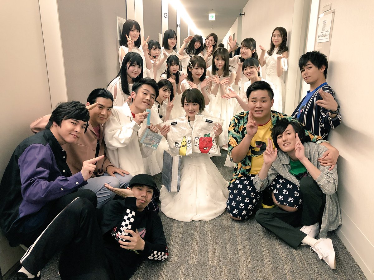 ndahoFischers's tweet photo. ミュージックステーション初出演！
ありがとうございました😊✌️
今日出せる僕らの全てを出せました🌈

僕とぺけの夢からスタートした音楽活動。
夢の場所に立たせてもらえて本当に幸せでした！！

またこの景色を見るため
夏の新曲の練習頑張ります！
北打ちもありがとう✨
出演者様とのお写真です♫ https://t.co/x1cjtLUMeI