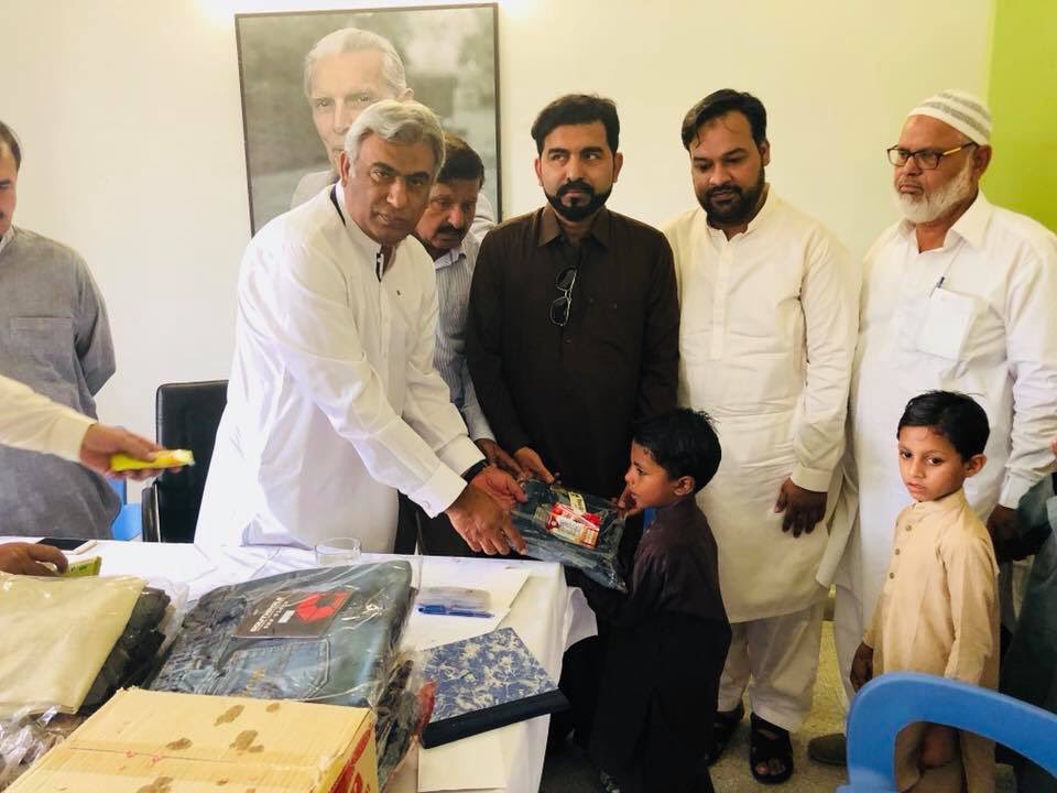 BBZFoundation's tweet photo. Chairman @BBZFoundation Mr @Fida_Wassan &amp; Members of Rotary International Khairpur distributed Food items and Clothes among Orphans of SOS Village #Khairpur. https://t.co/qhMmPVjKrV