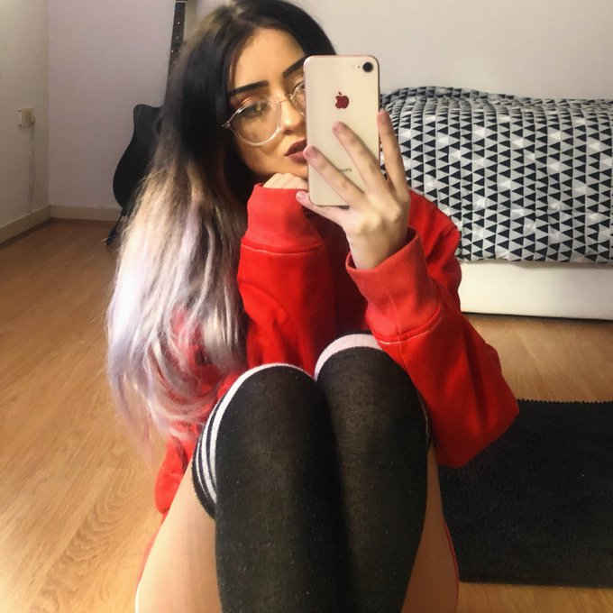 Watch melly's leaked NSFW photo on TwXstars