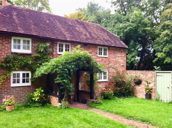 Sitting in approximately three acres of land is this charming character home built in the early 19th Century #Etchingham #EastSussex. This home is available to view during the UK’s Big Open House Event 28th &amp; 29th April #bigopenhouse socsi.in/0GRRZ
