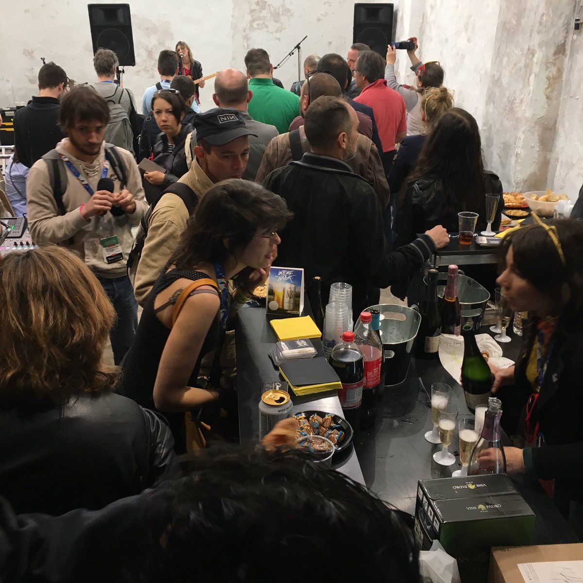 Rock in loft jusqua 18h with <a href="/ululeLive/">ulule Live</a> <a href="/LongueurDondes/">Longueur d'Ondes</a>