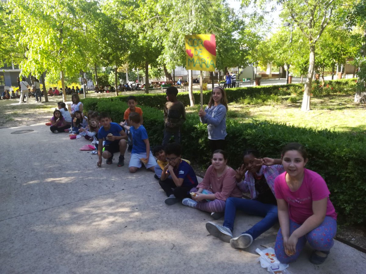 CorMarFig's tweet photo. Avui, els nens i nenes de 4t, hem disfrutat del centenari de la festa de l'arbre. #caixadeltemps #mediambient #parcbosc #totsjunts https://t.co/GXsd7ZNLvt