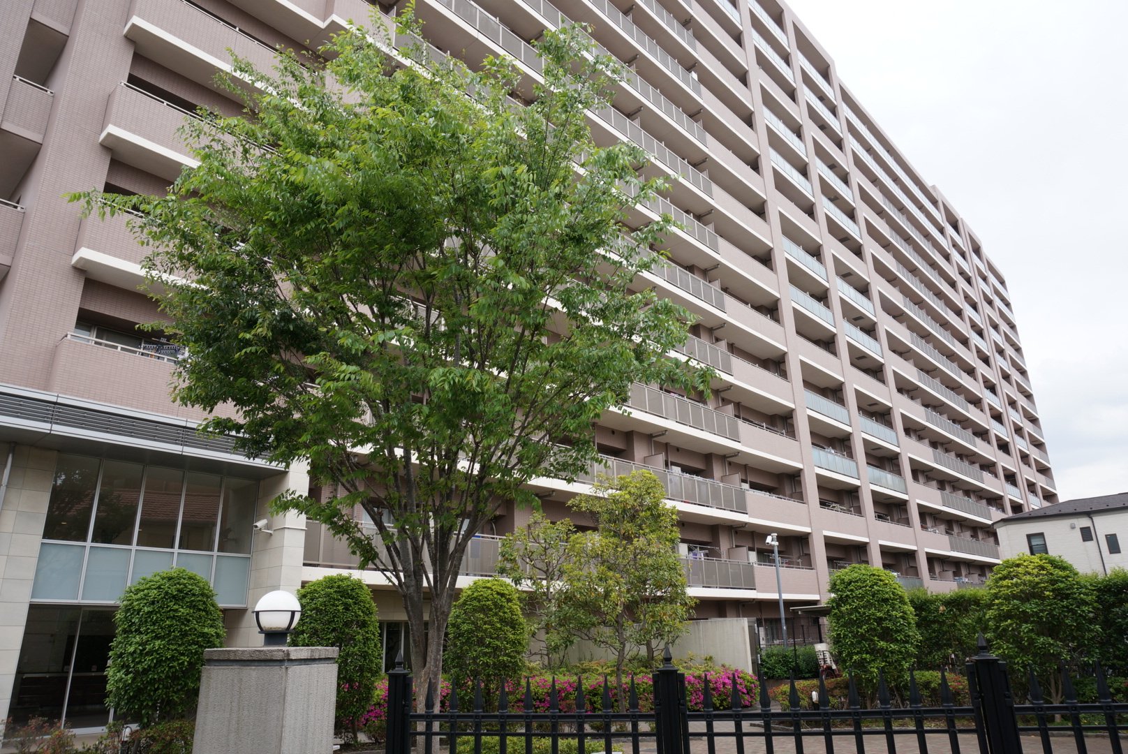 マンションマニア こちらは私が卒業した赤羽自動車学校の跡地にて開発されたクリオレジダンス北赤羽です 自動車学校閉鎖して温泉つくろうとしたら爆発してニュースになりましたね クリオは土地がお安かったのか駅前なのに販売価格がお安く早期完売となり