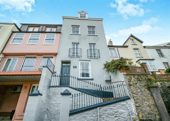 This home has retained many of its character features including sash windows with shutters and fireplaces in most of the principal rooms #Dartmouth #Devon. This home is available to view during the UK’s Big Open House Event 28th &amp; 29th April socsi.in/CDJDC