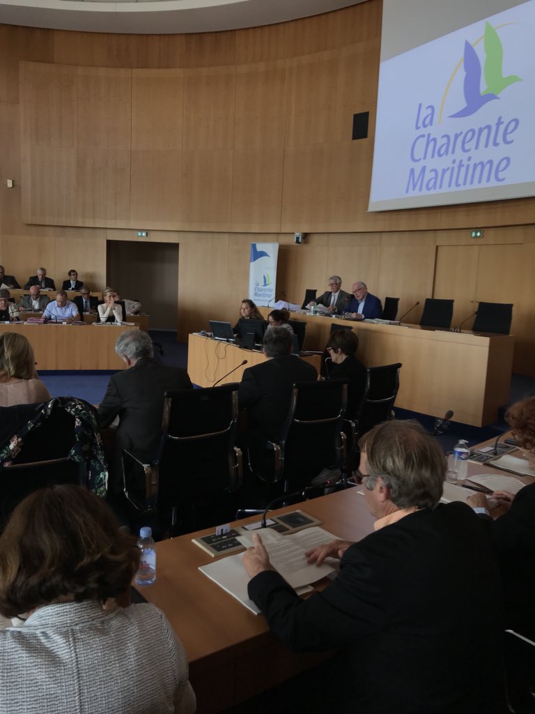 MajoriteDept17's tweet photo. Vos Conseillers départementaux sont en Commission Permanente. #actionsociale #enfance #famille #sport #tourisme #mer&amp;littoral #routes #developpementterritoires 90 rapports au programme ! https://t.co/1LTKsBAwsQ