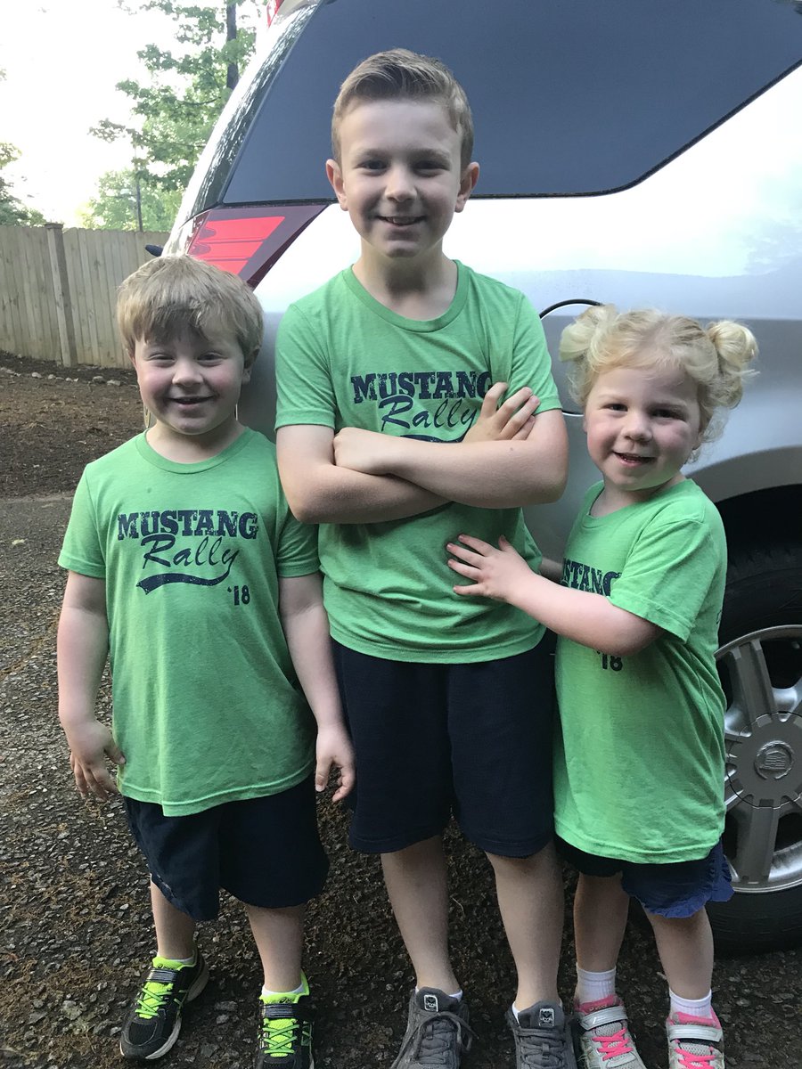 MeganD222's tweet photo. Beautiful day for Mustang Rally! Kids favorite school day of the year! @BradleyDehem #mvlittles #mvpschool https://t.co/DMjS6lqTA8