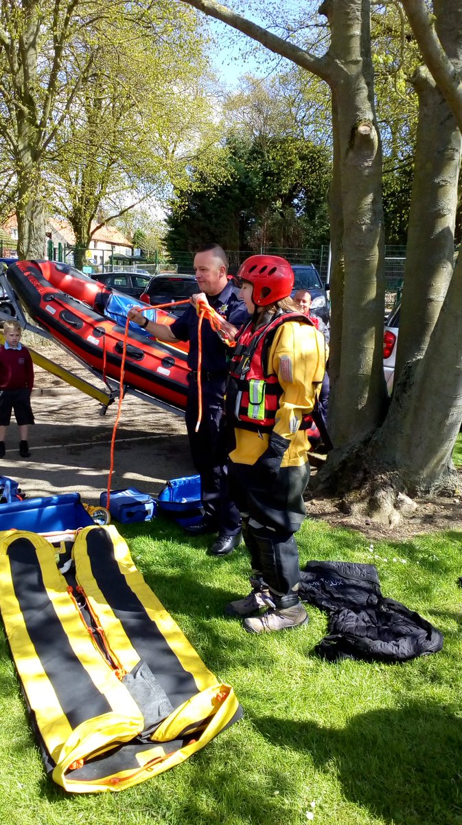 NeilScaife1's tweet photo. #WaterSafetyWaterWeek engagement with local schools #Newark @nottsfire #notjustfires https://t.co/yx4uPEWaHS