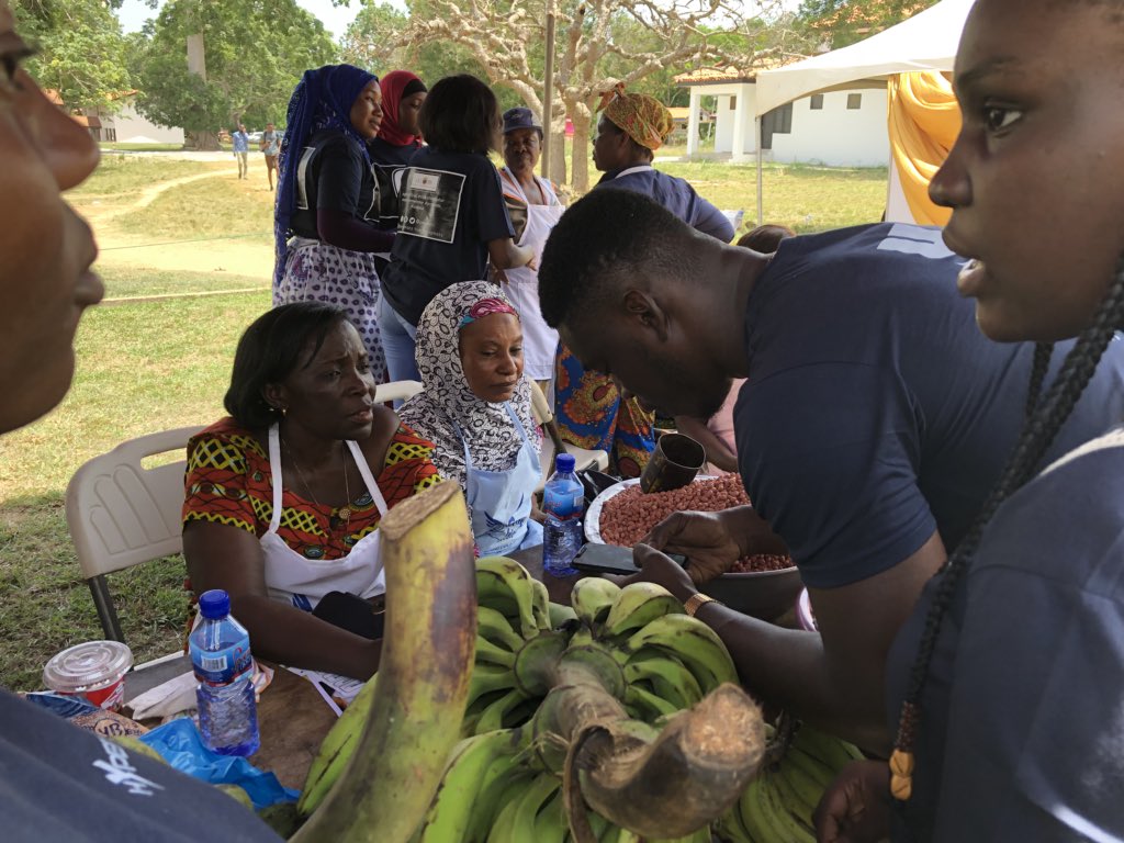 HyperwaveCo's tweet photo. Getting the details of the madina market women to incorporate them into the waveapp🌊. #jointhewave #UGBSEntRepFair18 @ugbsofficial #Ghanaianbasedmealplanstailoredforyou https://t.co/Vl02wicWjS