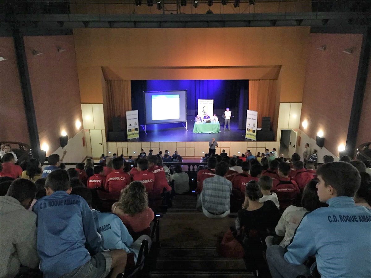 GranCanariaDep's tweet photo. #EducaDeporte Juego Limpio⚽️
Gáldar se vuelca con la iniciativa. El municipio norteño acogió de manera masiva el proyecto “EDUCA DEPORTE”, llenando el Cine Guayre al completo. https://t.co/HsuTKNOdHC