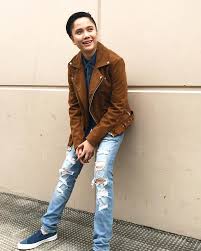 Preciou98378481's tweet photo. #KayeCalNOTICEKCSS @kaye_cal

Yung nakita mo si crush...

me: https://t.co/p5XCxMHMBU