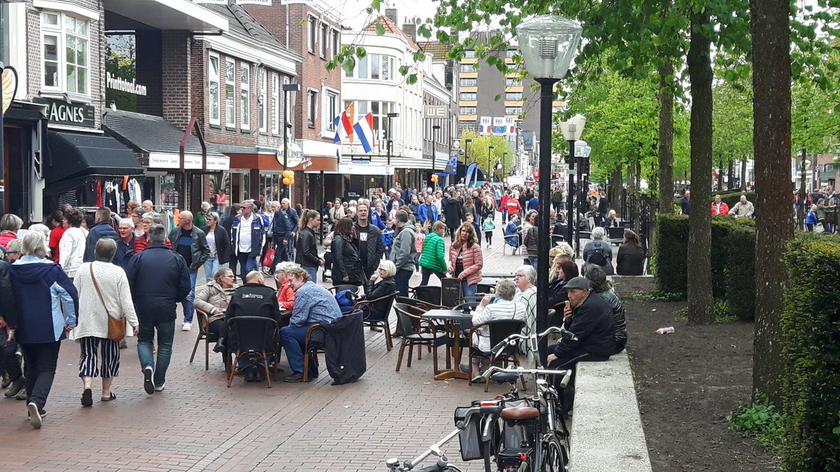 SjoerdRobijn's tweet photo. En ja #koningsdag #gezellig en druk in #Hoogeveen https://t.co/z77PA7McMa