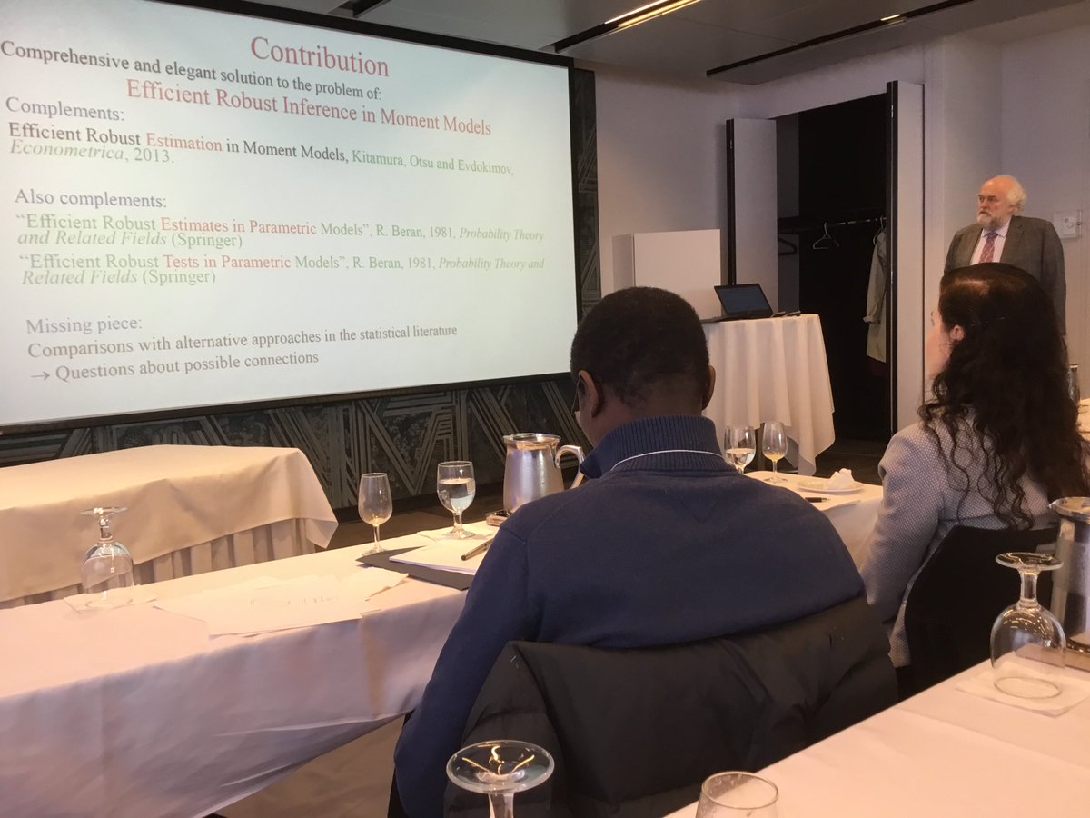 perrob's tweet photo. Discussion par Éric Renault à la conférence CIREQ sur les avancées récentes sur la méthode des moments @CIREQMTL https://t.co/gVOquD4xkI