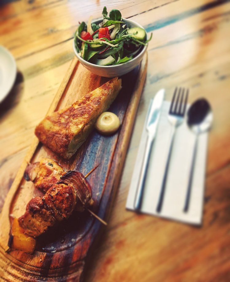 Evunarestaurant's tweet photo. The perfect pit stop!
3 tapas for £10.99 with the added option of your first glass of house wine for £3.50
available Tues - Sat 12-6 and all day Sun across all of our sites
#tapas #spanishstyle #evunarestaurants
Go on, treat yourself....... https://t.co/7rFQW5YhhB