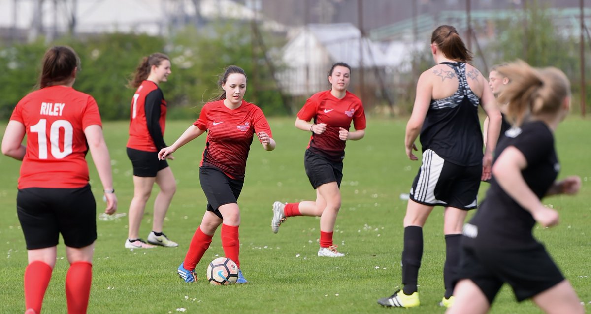 StaffsAlumni's tweet photo. Fun had by all at #BattleofStaffs #Oldies v #Newbies @StaffsUniWFC last weekend - here they are in action! #GreatSports @SportAtStaffs @JonathanPace09 @StaffsUni #StaffsAlumni #ProudToBeStaffs #youvestillgotit ⚽️⚽️⚽️⚽️ https://t.co/mgME5Uebf7