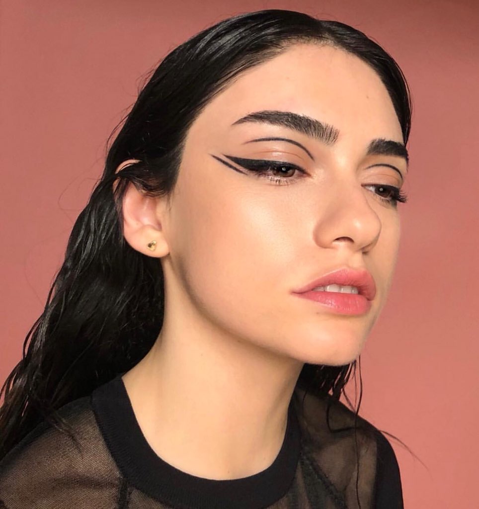 niedru's tweet photo. New from Hazar to @FlormarTurkiye
By Hamiyet Akpinar #rollngo
#HazarErgüçlü #FlormarTurkiye https://t.co/L5q3g9Qbng