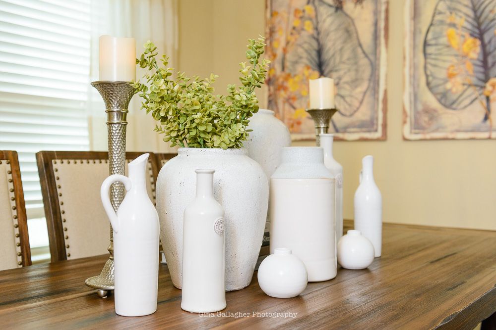 Pretty spring table decor by the talented Amy Salazar at The Woodlands Design Firm. @wdlandsdesigner #thewoodlandsphotographer #houstonphotographer #tomballphotographer #springphotographer #interiordesign #details #decor #springdecor #whitevases #whitepottery #tabledecor