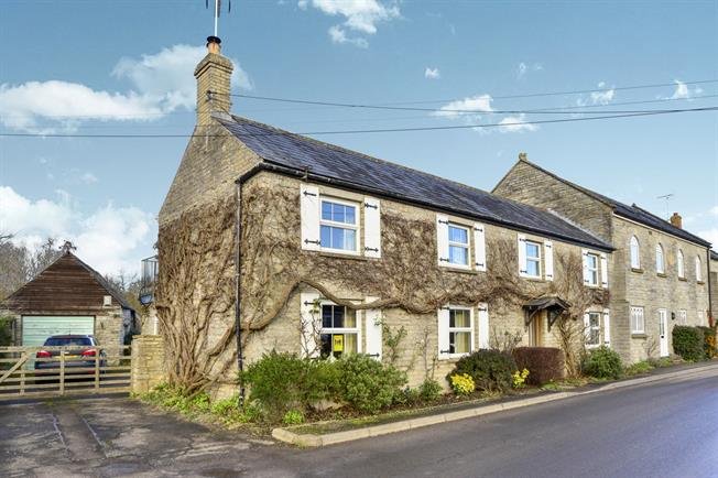This four bedroom home blends the character of the original building, dating back to the mid 1800's, with a more modern extension to the rear #ComptonDundon #Somerset. This home is available to view during the UK’s Big Open House Event 28th &amp; 29th April socsi.in/JQH70