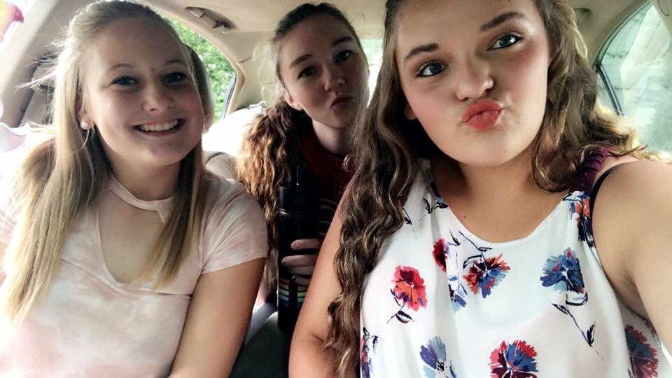 _gracie_11's tweet photo. SOOO excited to spend the night with my kenzis!❤️ I love you guys❤️ @_kenzieeeeee8_ https://t.co/VLE3BhRrDS