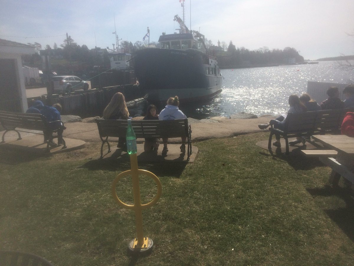 drewbearhines's tweet photo. Too nice to be in class today. I’ll fait beau, donc nous profiterons! Nous faisons de la randonnée. @__CAMS__  @SouthShoreRCE https://t.co/QtdOZ6RX78