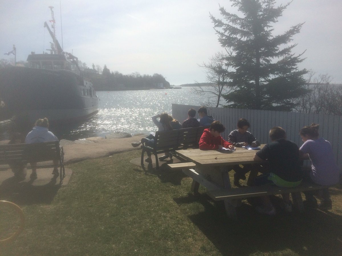 drewbearhines's tweet photo. Too nice to be in class today. I’ll fait beau, donc nous profiterons! Nous faisons de la randonnée. @__CAMS__  @SouthShoreRCE https://t.co/QtdOZ6RX78